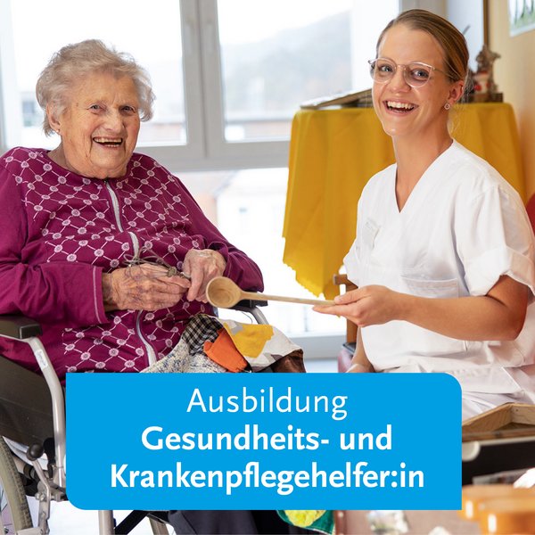 Pflegerin mit Seniorin Pflegerin mit Seniorin