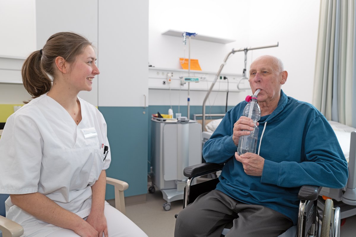 Logopädin mit Patient